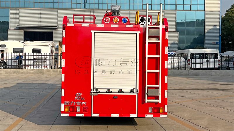 🚒 消防车大揭秘：城市里的"红色守护神"到底有多硬核？